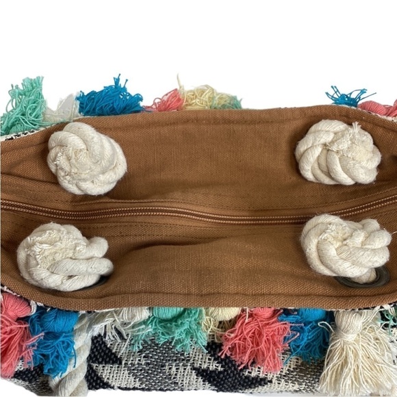 ROXY Pom Pom Aztec Dreamscape Purse Tote Beach Vacation Bag Woven - Picture 4 of 13